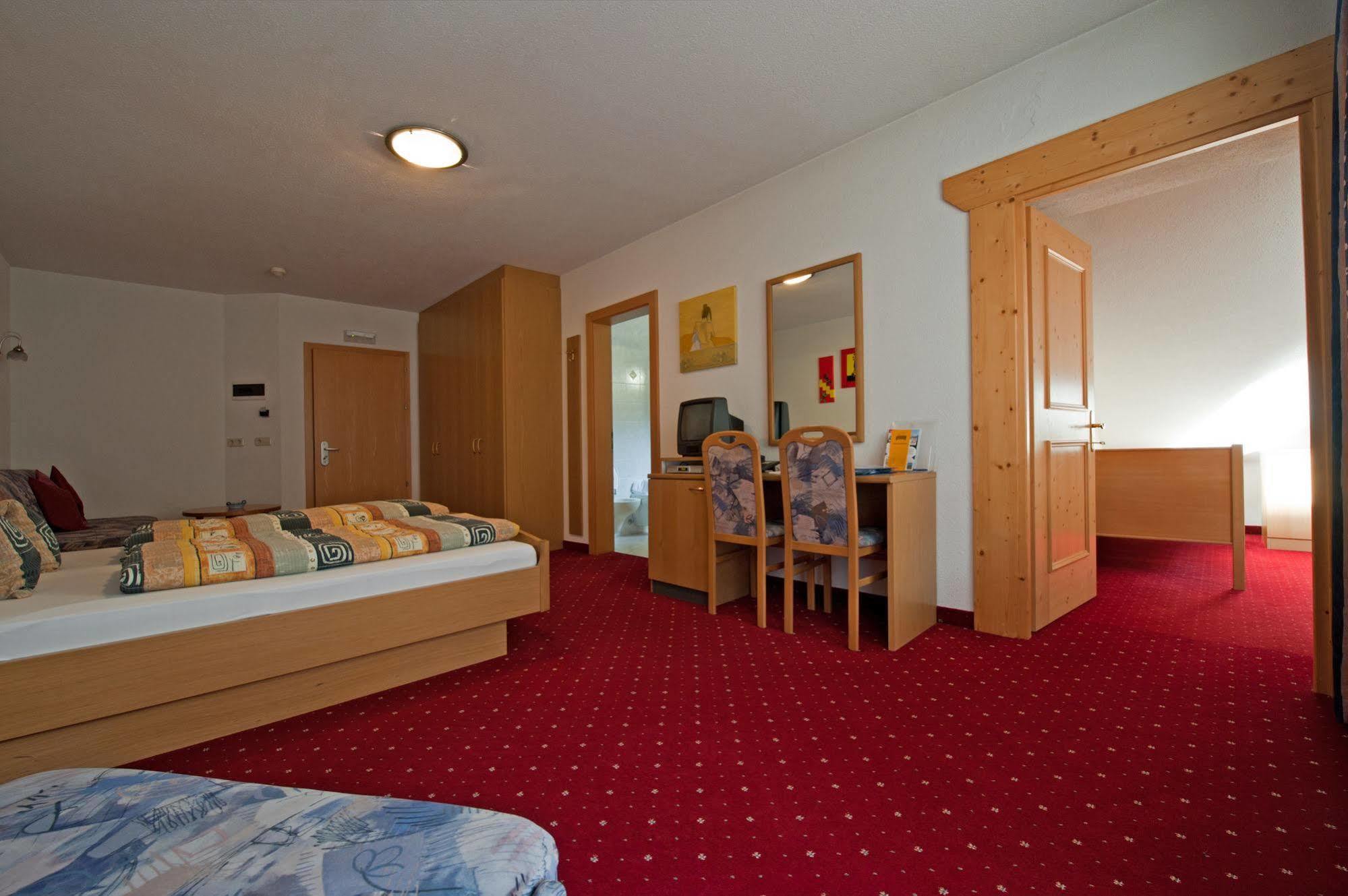 Hotel Sonja Кадипьетра Экстерьер фото
