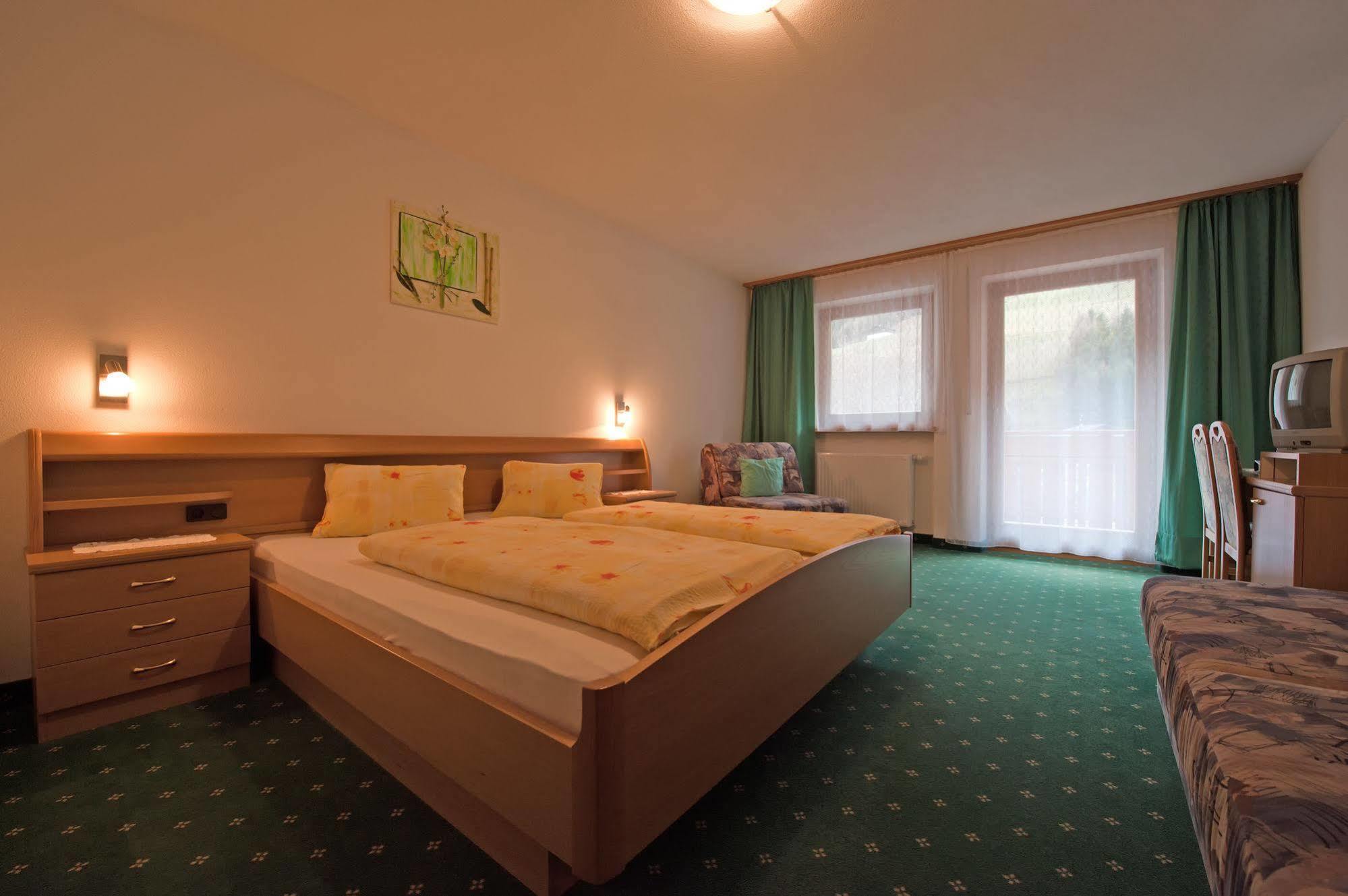 Hotel Sonja Кадипьетра Экстерьер фото