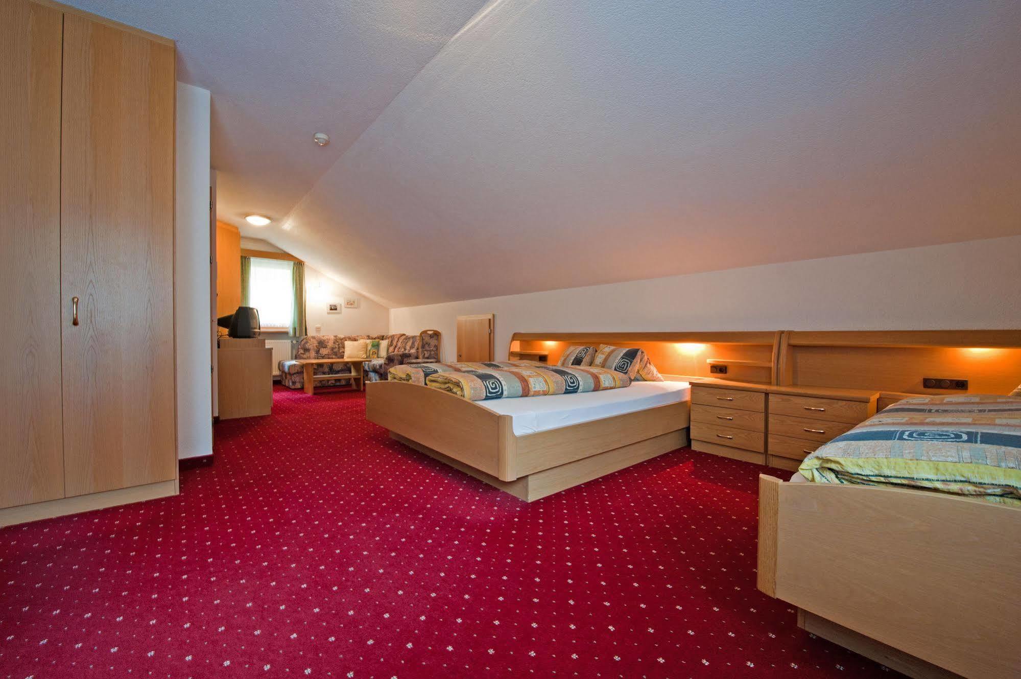 Hotel Sonja Кадипьетра Экстерьер фото